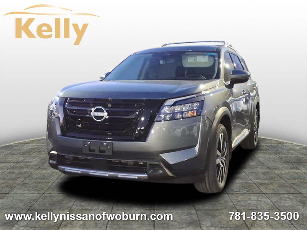 2025 Nissan Pathfinder Platinum's photo