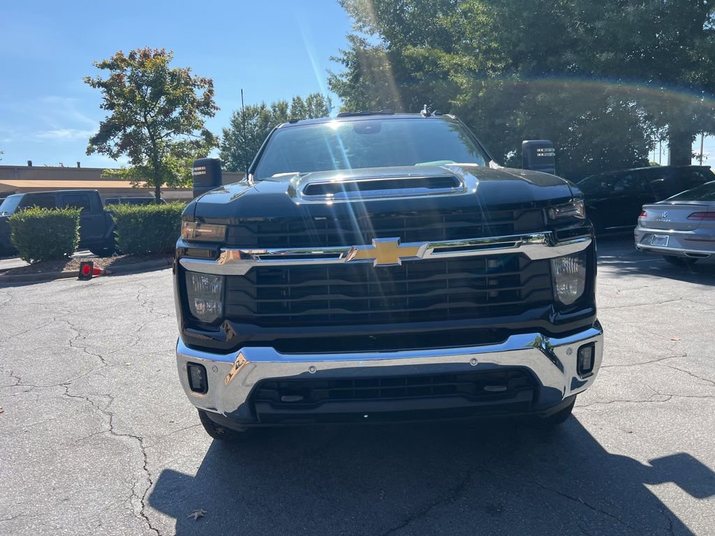 2025 Chevrolet Silverado 2500HD LT photo 2