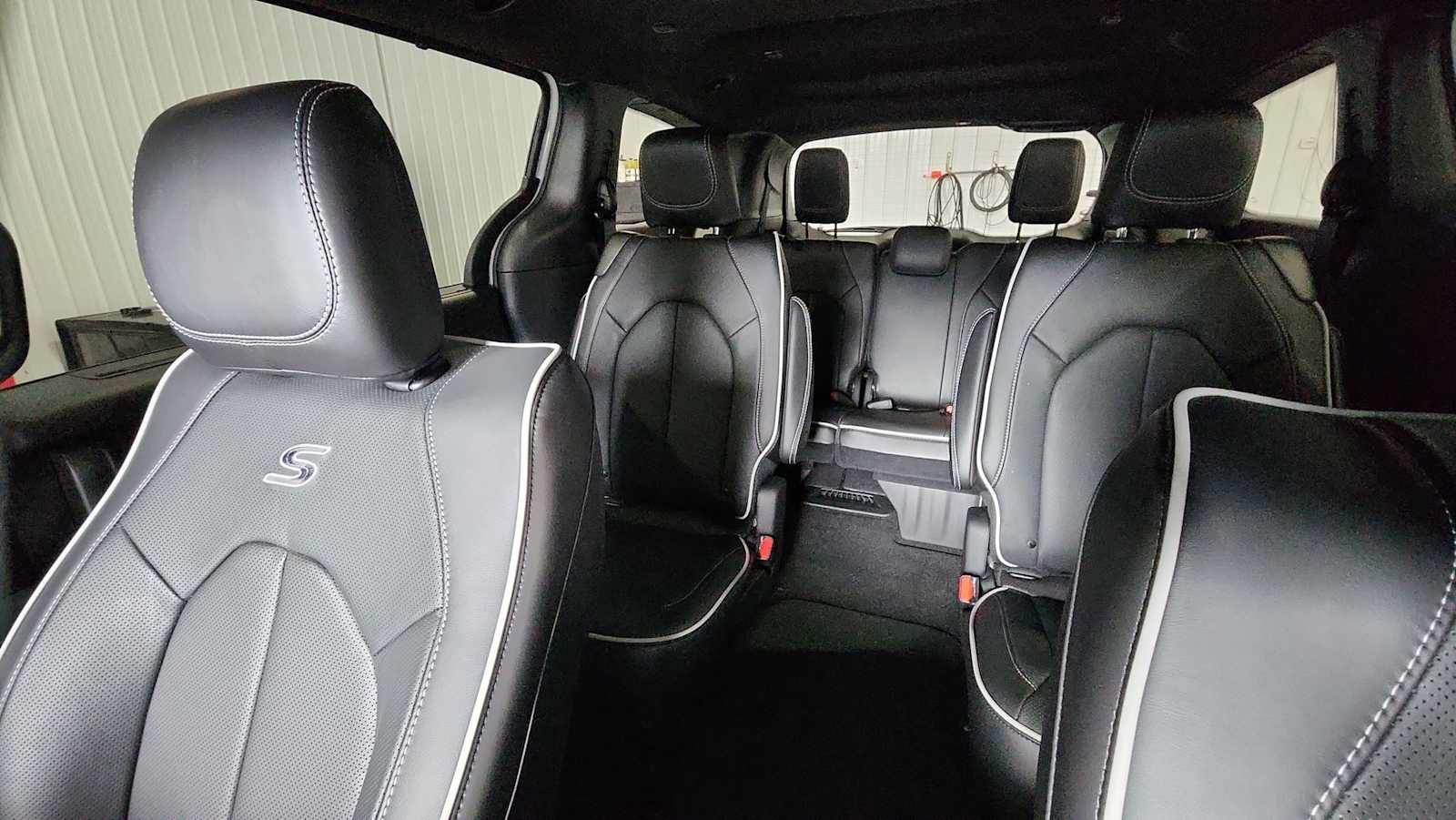 2026 Chrysler Pacifica Limited photo 12