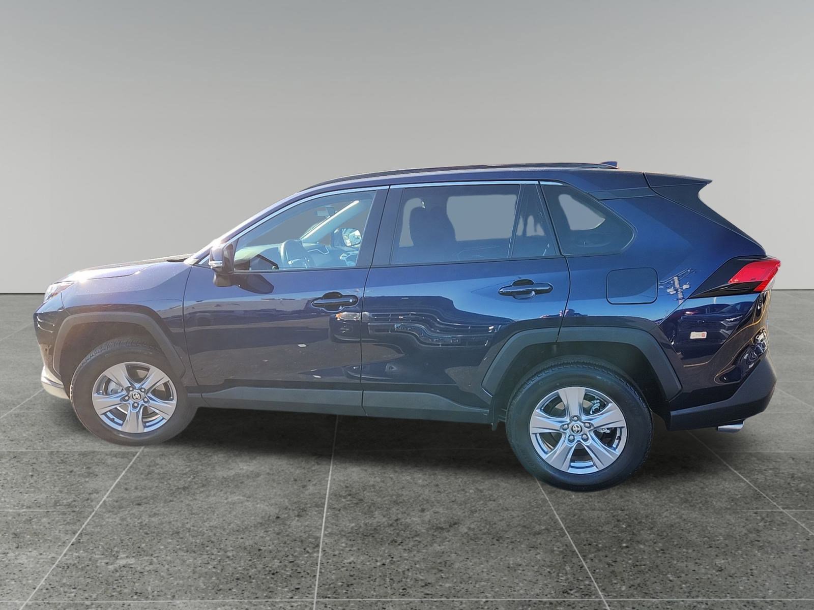 2025 Toyota RAV4 XLE photo 3