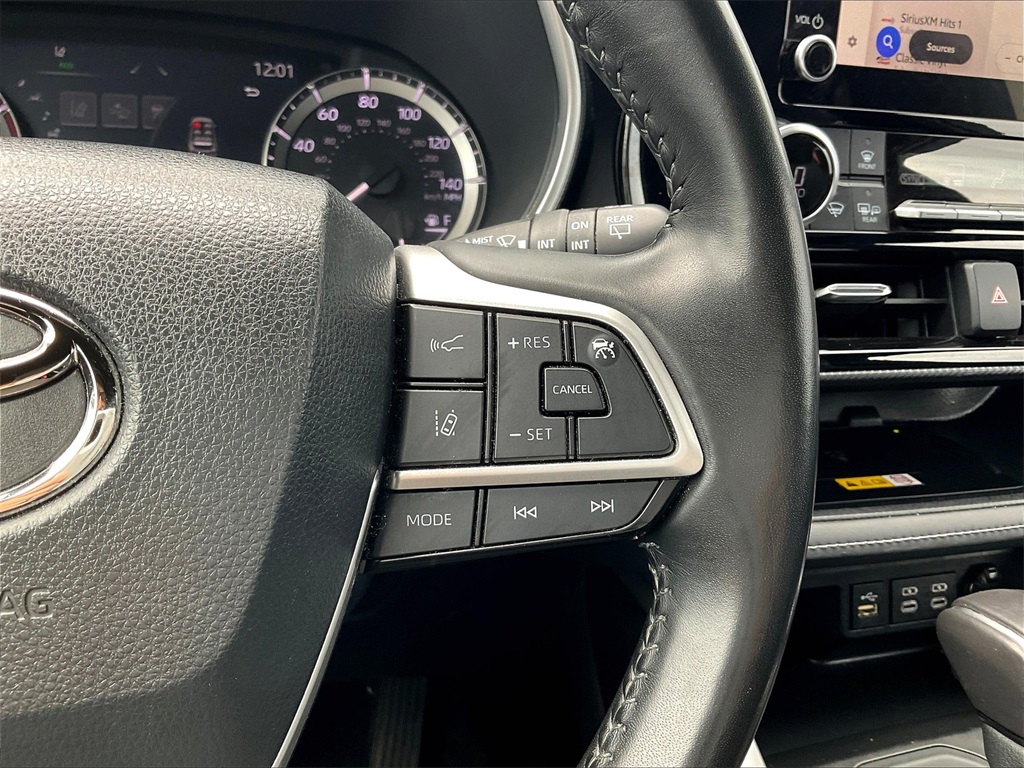 2023 Toyota Highlander XSE photo 24