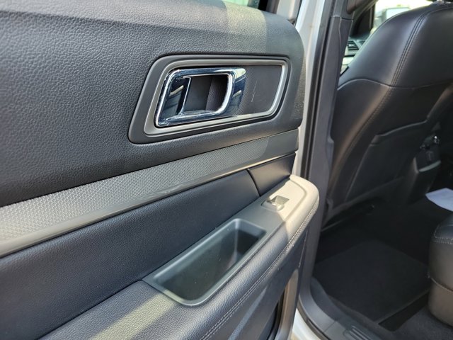 2019 Ford Explorer XLT photo 13