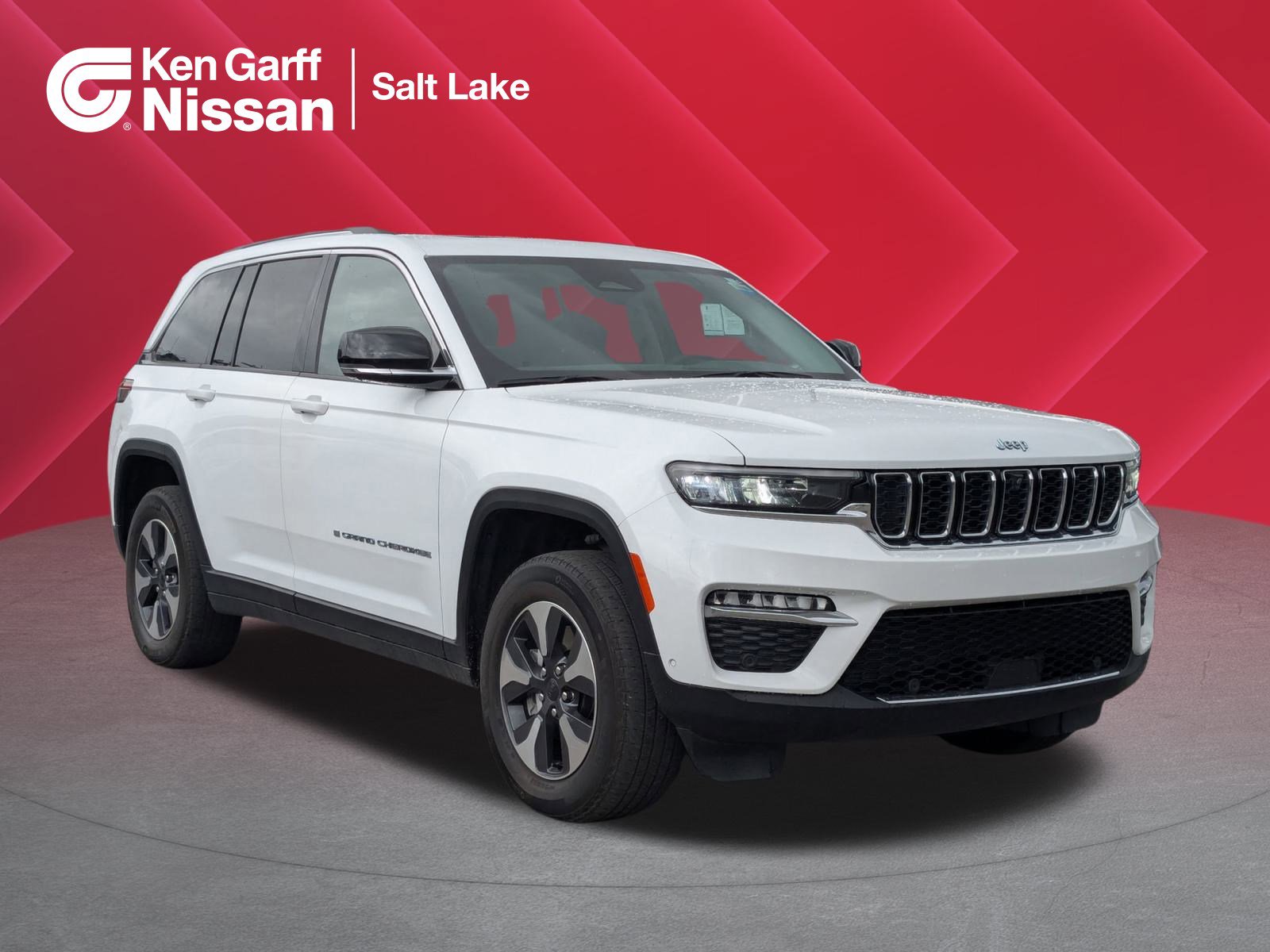 2022 Jeep Grand Cherokee 4xe's photo