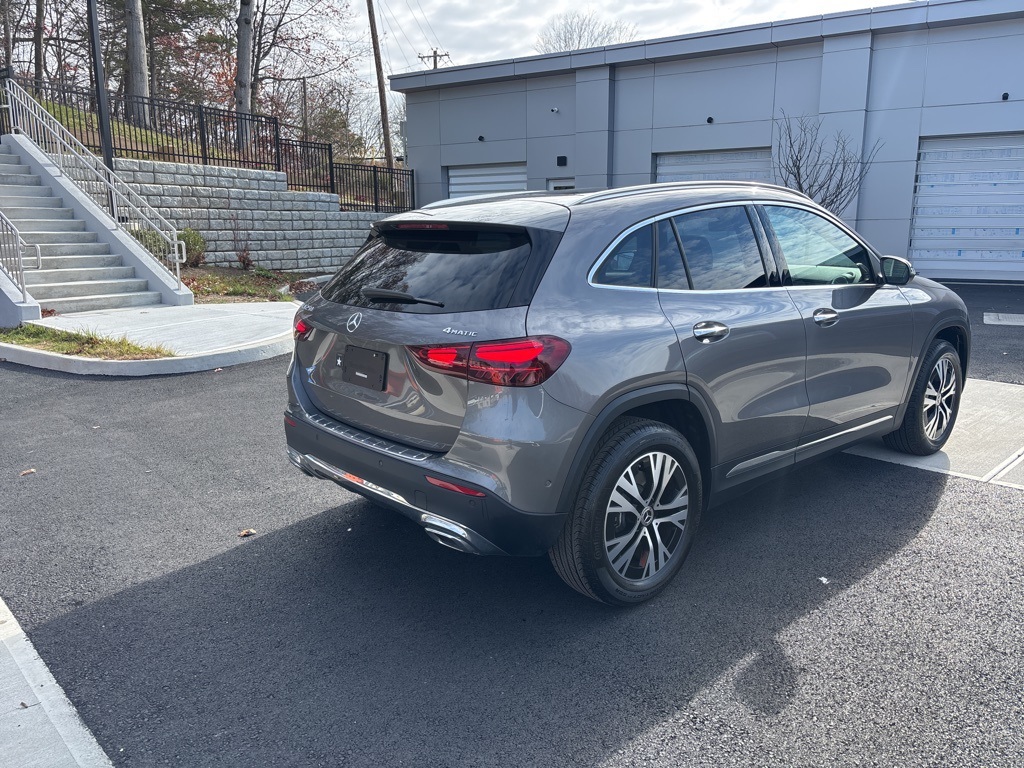 2025 Mercedes Benz GLA 250 4MATIC photo 2