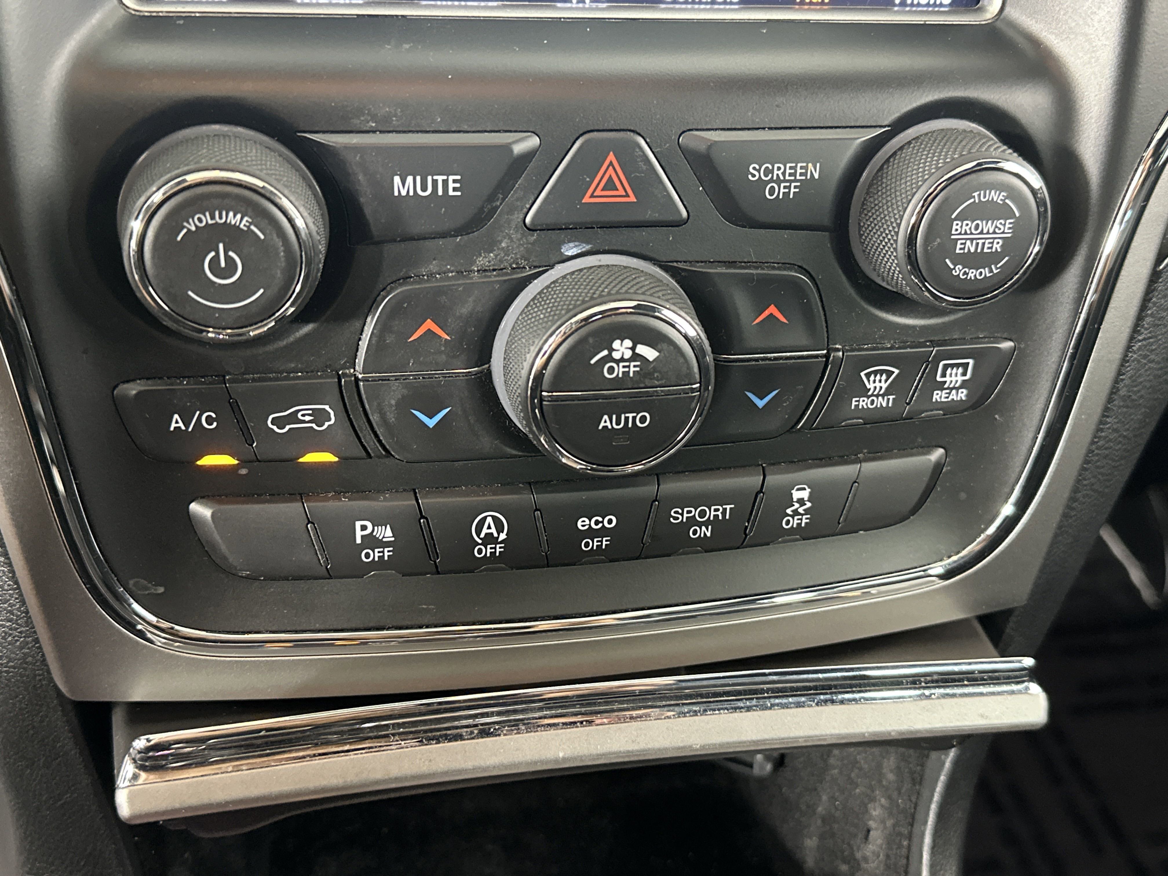 2018 Jeep Grand Cherokee Altitude photo 14
