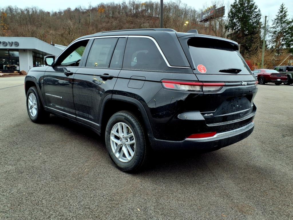 2025 Jeep Grand Cherokee Laredo X photo 3