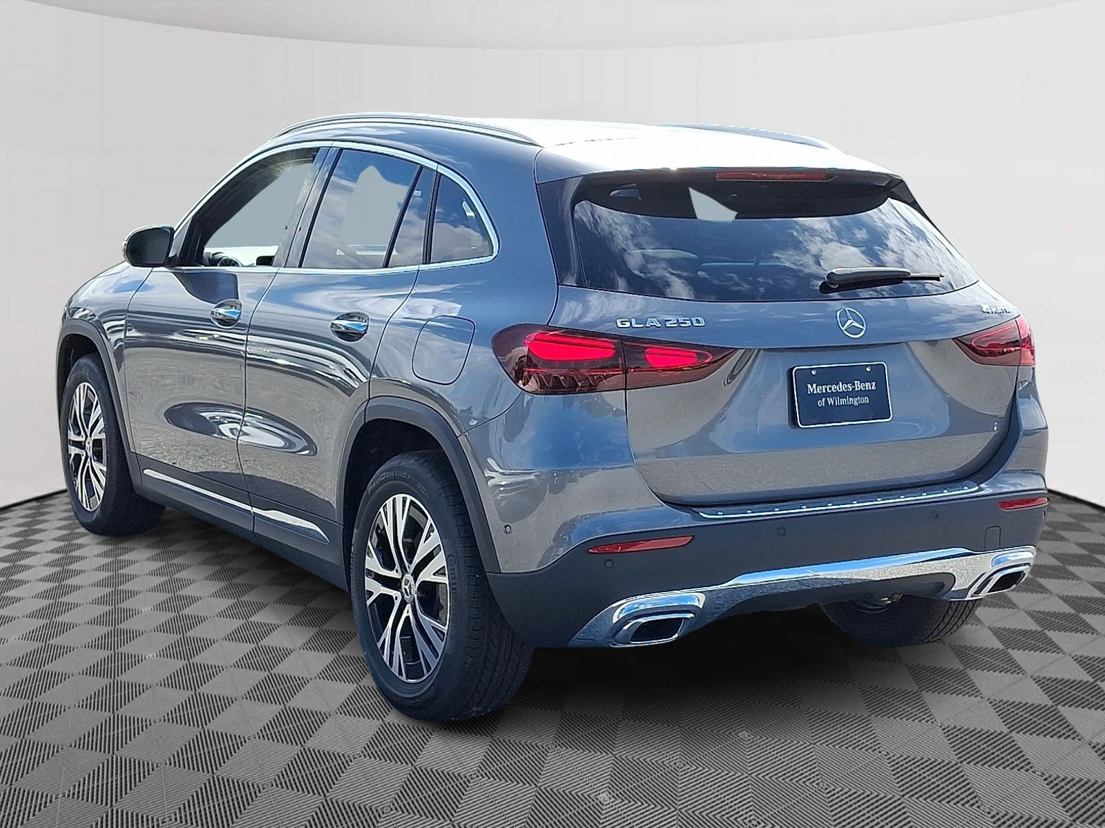 2026 Mercedes Benz GLA 250 4MATIC photo 2
