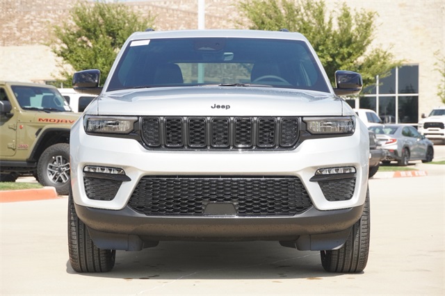2025 Jeep Grand Cherokee Limited photo 2
