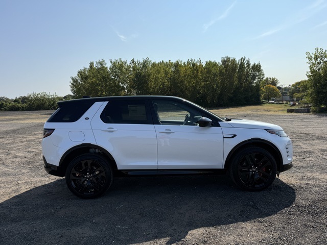 2025 Land Rover Discovery Sport Dynamic SE photo 3
