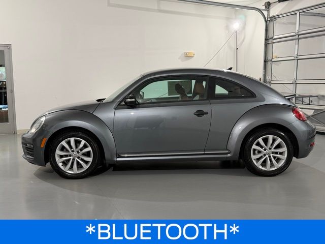 2017 Volkswagen Beetle 1.8T Classic photo 6