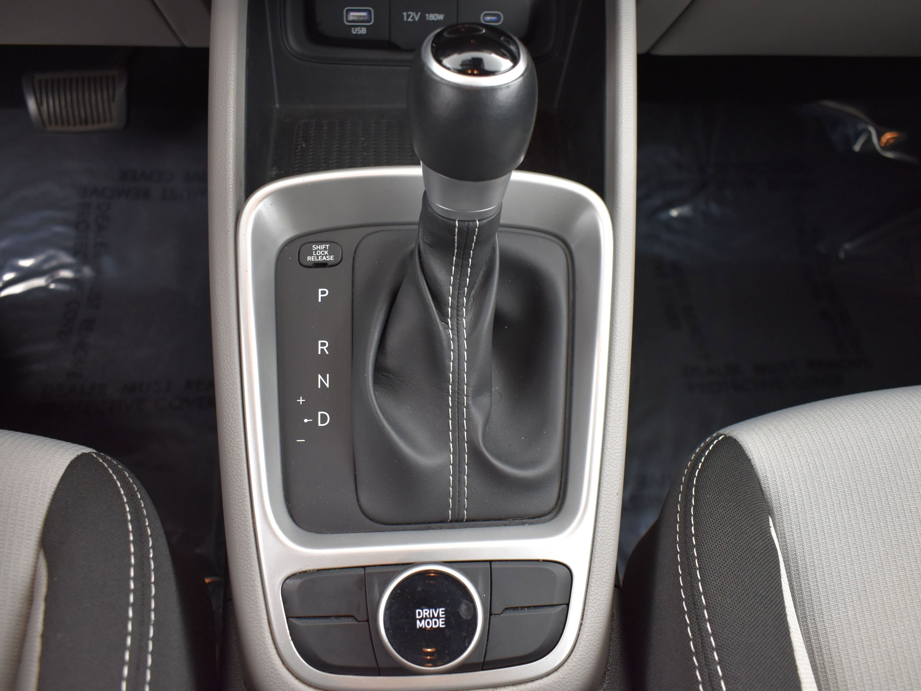 2023 Hyundai Venue SEL photo 11