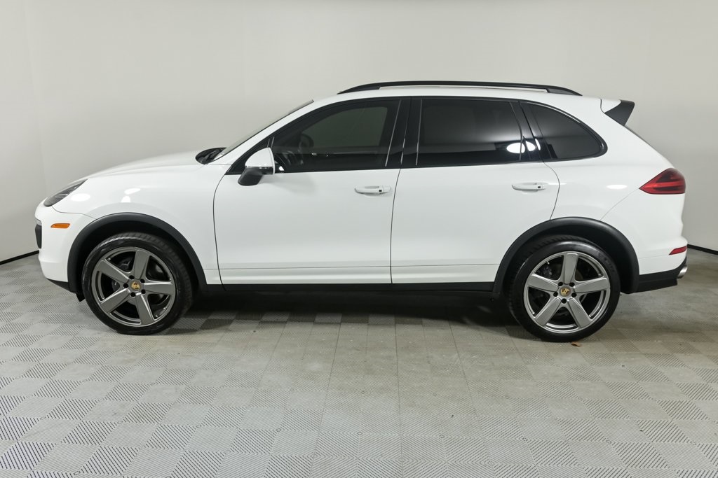 2016 Porsche Cayenne Base photo 2