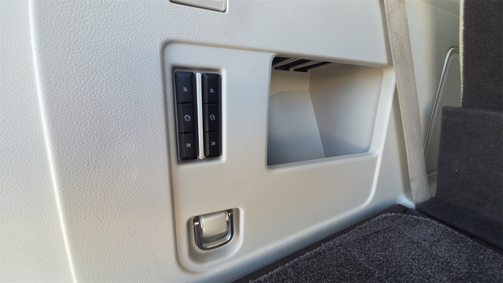 2019 Lincoln Navigator Black Label photo 25