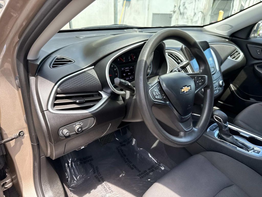 2023 Chevrolet Malibu 1LT photo 18