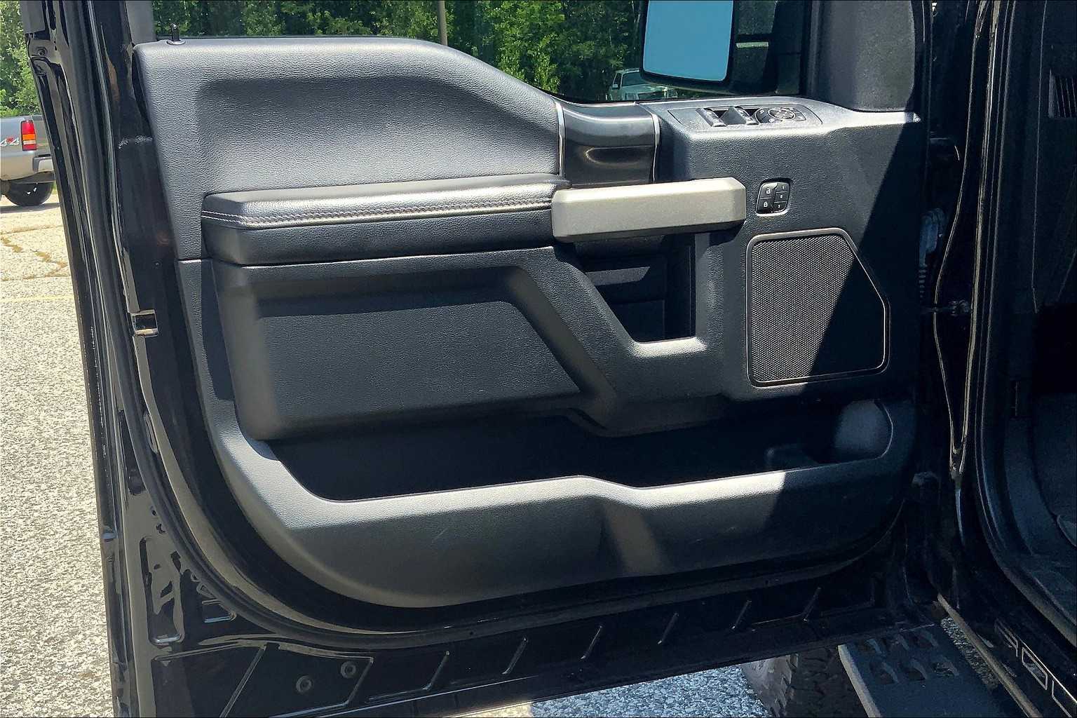 2019 Ford F-150 Raptor photo 21