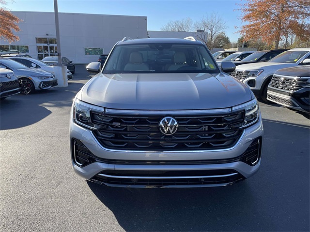 2026 Volkswagen Atlas SEL Premium R-Line photo 2