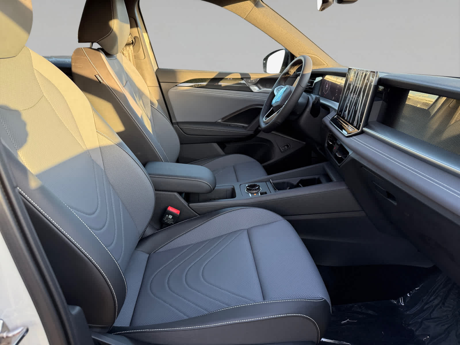 2025 Volkswagen Tiguan SE R-Line Black photo 15