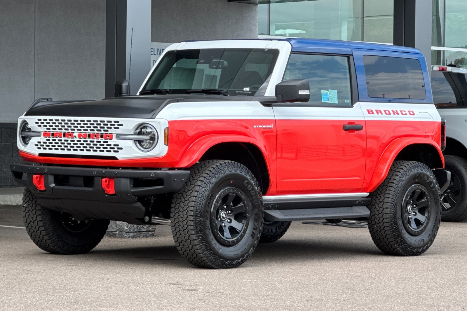 2025 Ford Bronco First Edition photo 7