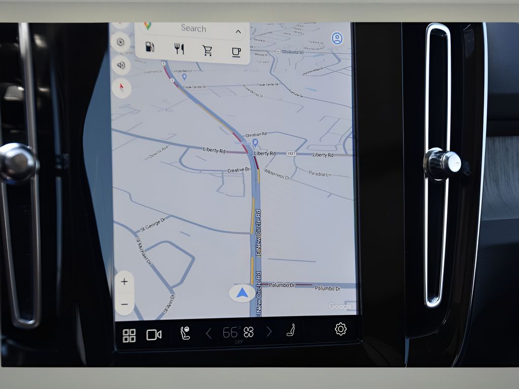 2025 Volvo XC40 photo 18