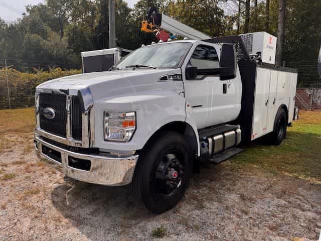 2025 Ford F-750 Base photo 4