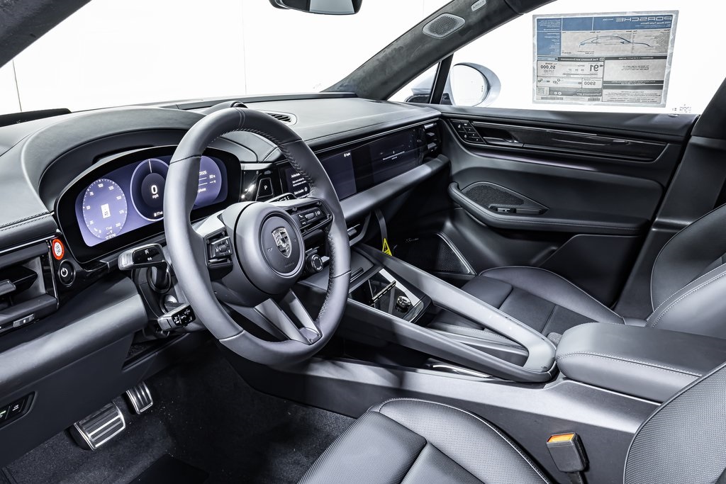 2025 Porsche Macan Turbo Electric photo 4