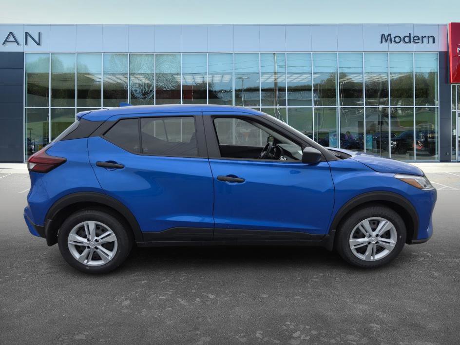 2025 Nissan Kicks Play S photo 4