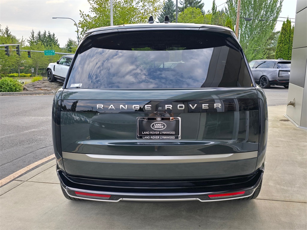 2025 Land Rover Range Rover SE photo 6
