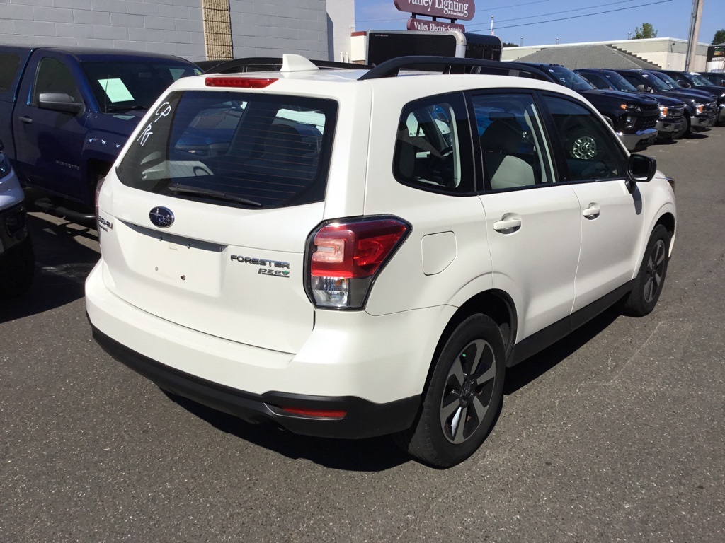 2017 Subaru Forester 2.5i photo 3