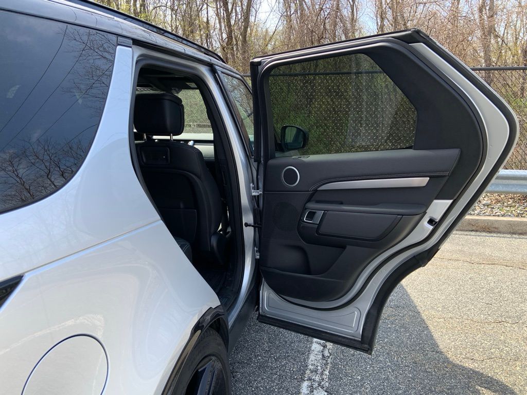 2024 Land Rover Discovery SE photo 19