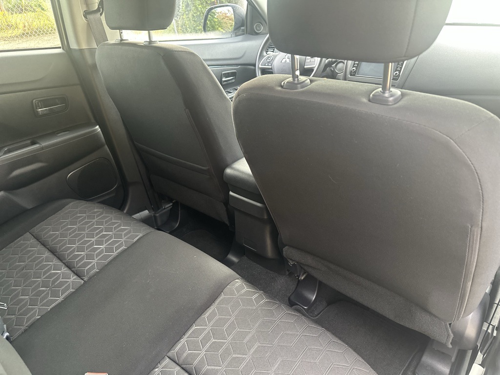 2023 Mitsubishi Outlander Sport ES photo 18
