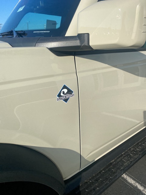 2025 Ford Bronco Outer Banks photo 4