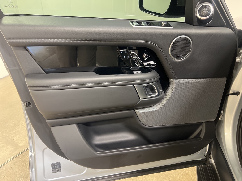2020 Land Rover Range Rover HSE photo 8