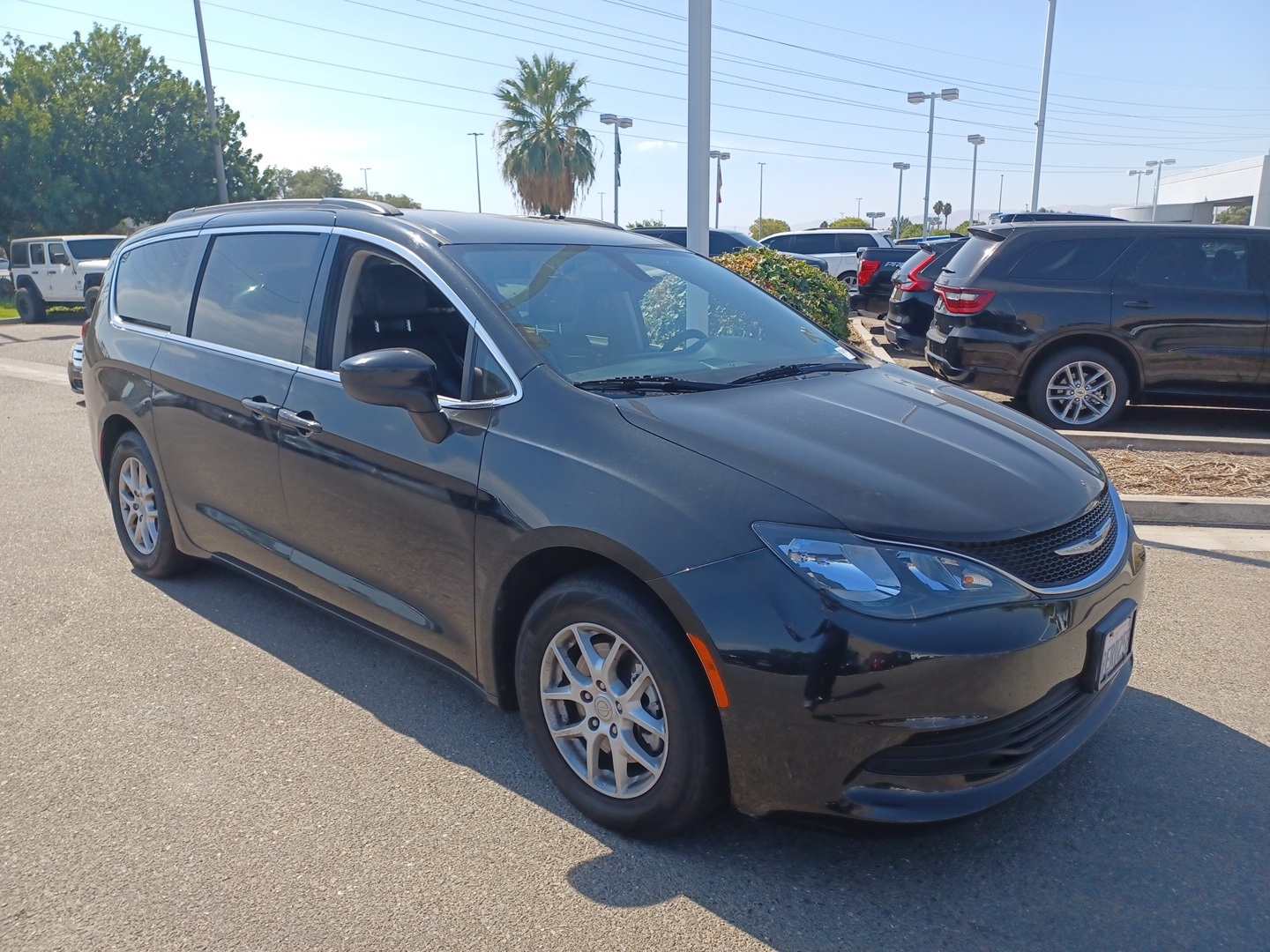 2020 Chrysler Voyager LXi photo 3