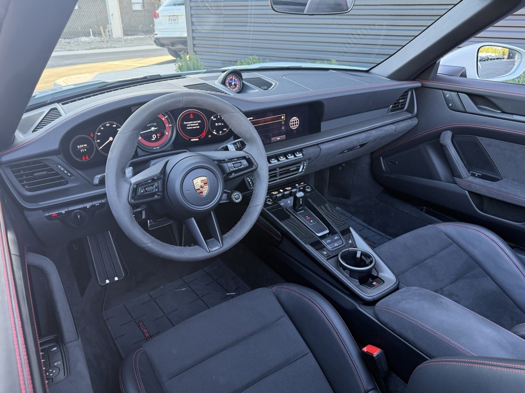 2023 Porsche 911 GTS photo 4