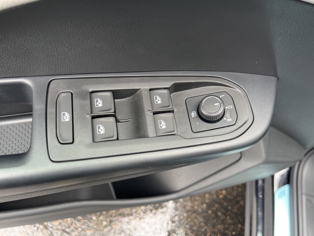 2025 Volkswagen Taos SEL photo 11