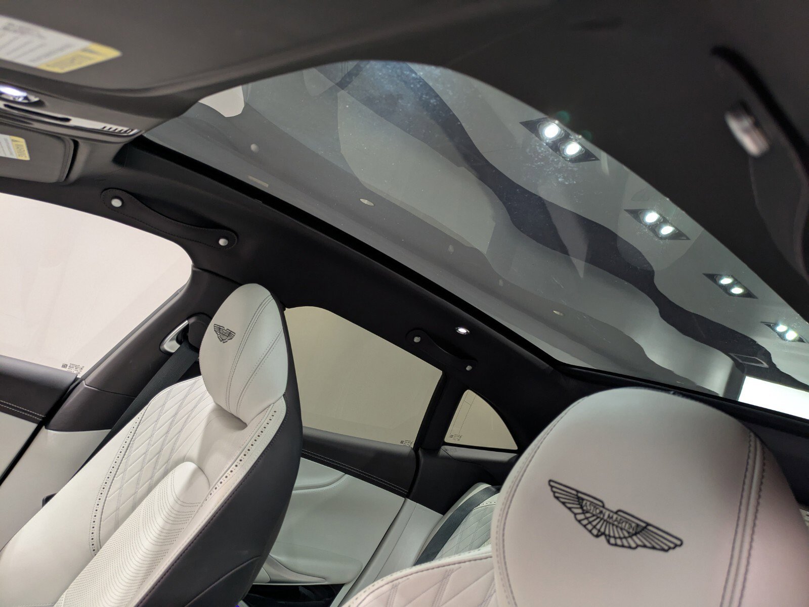 2024 Aston Martin DBX photo 16