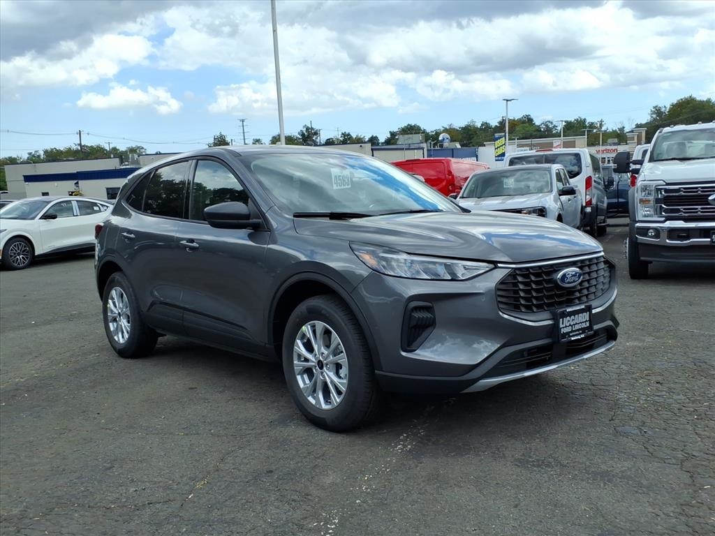 2025 Ford Escape Active's photo