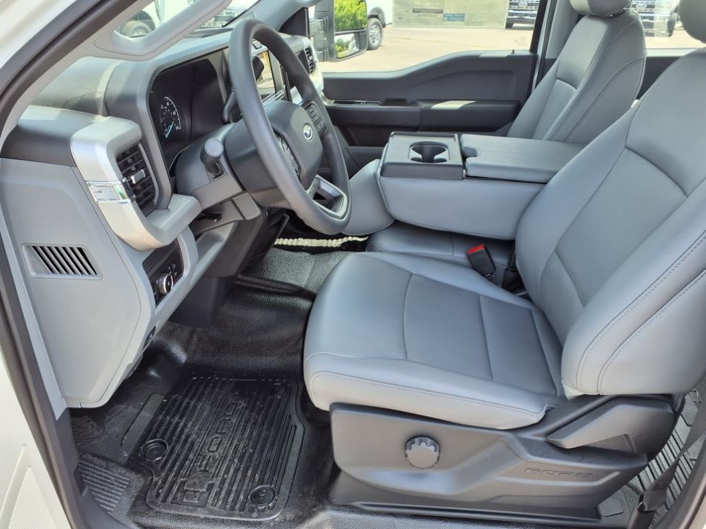 2025 Ford F-250 XL photo 4