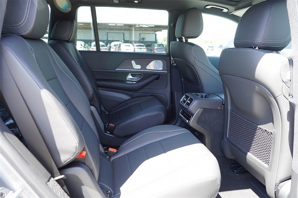 2026 Mercedes Benz GLS 450 4MATIC photo 9