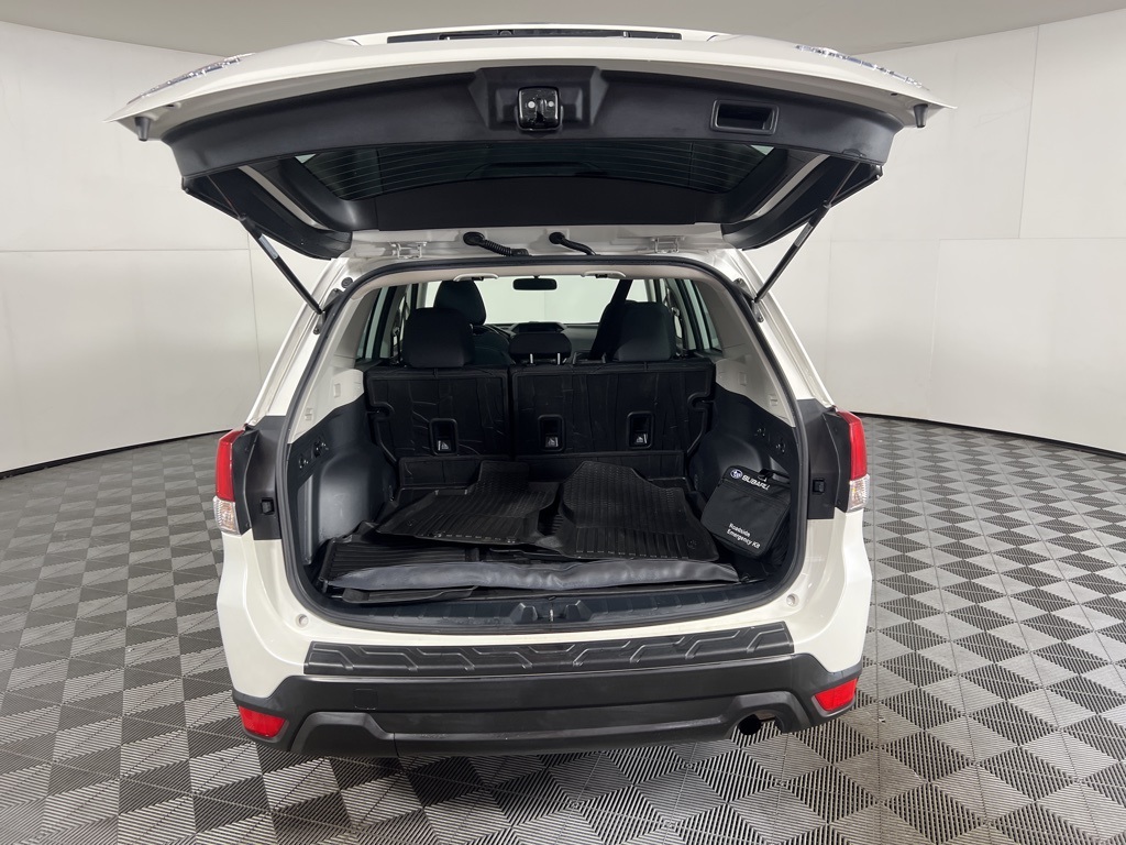 2022 Subaru Forester Premium photo 8
