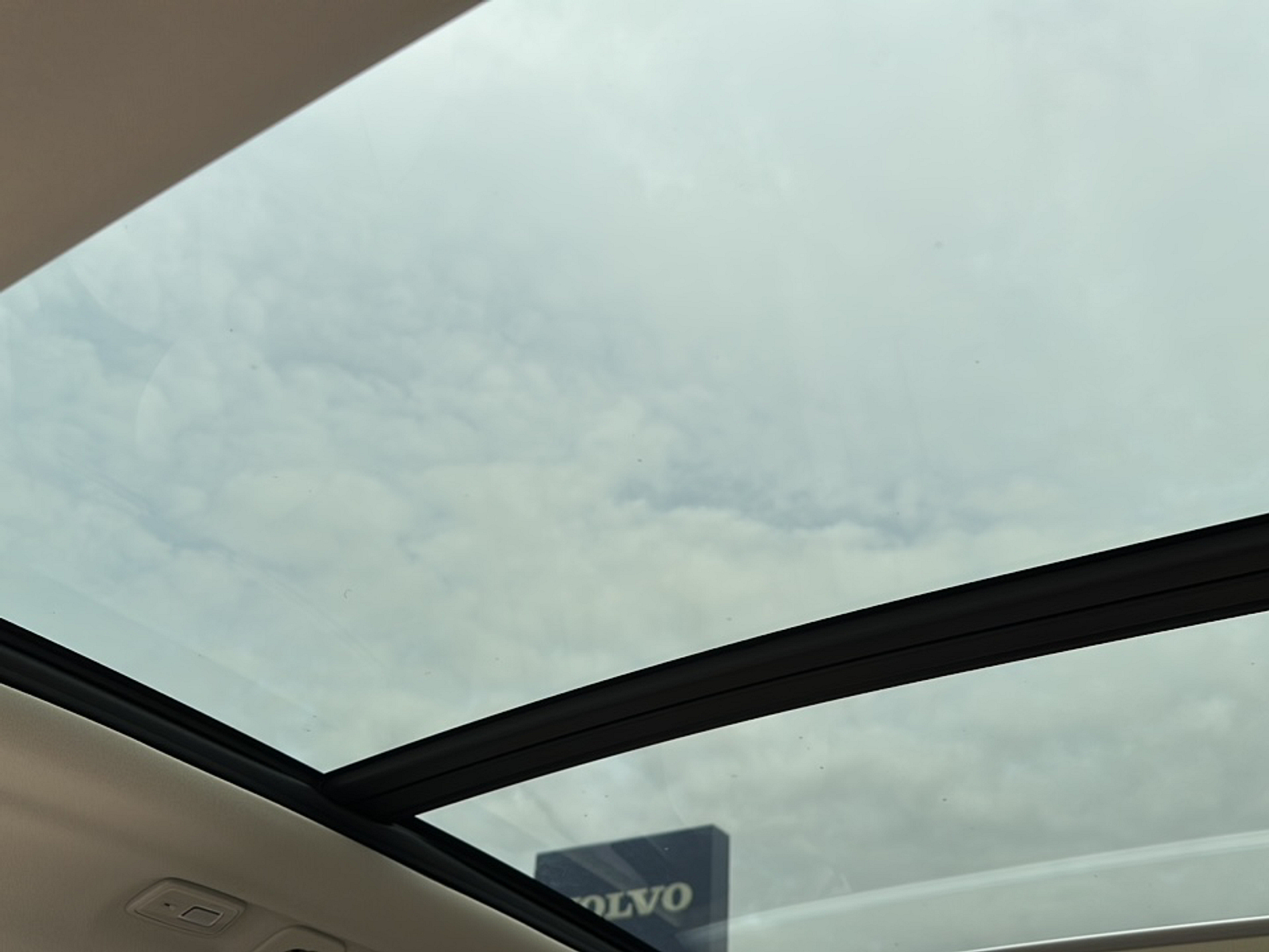 2024 Volvo XC60 Recharge Hybrid T8 Plus photo 19