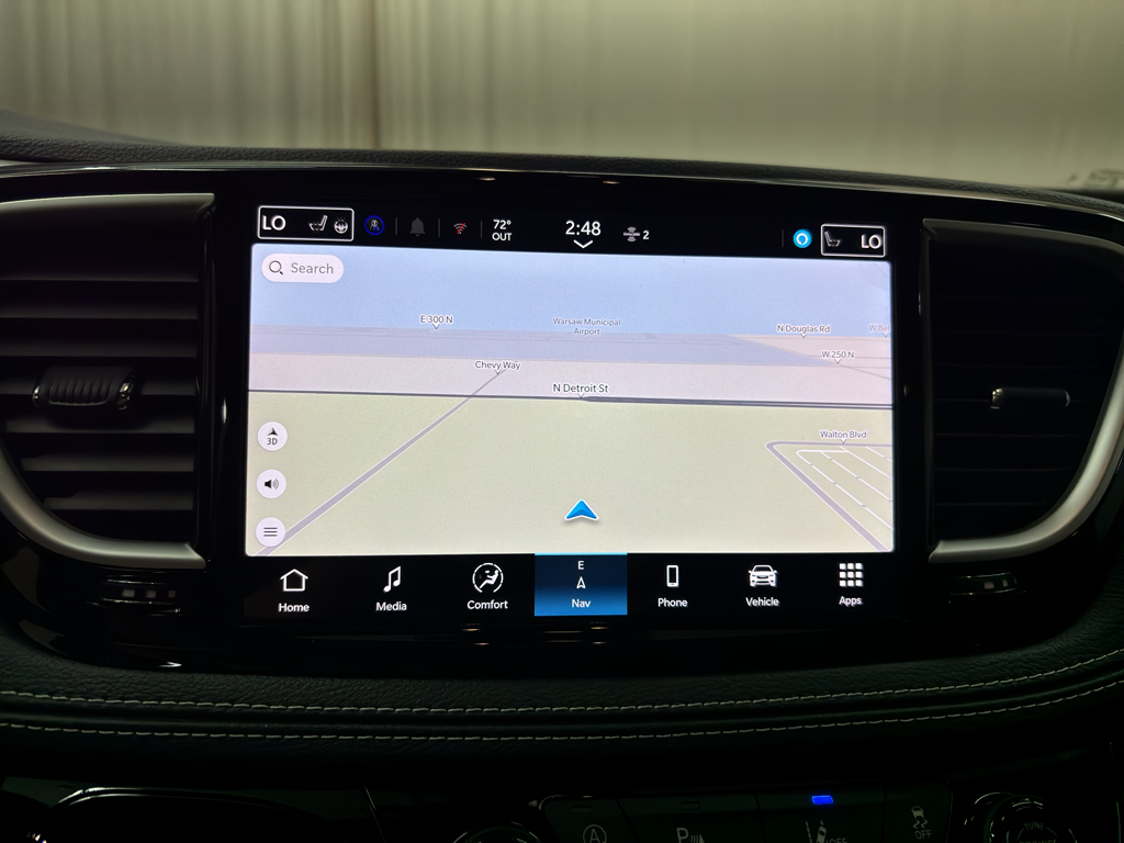 2026 Chrysler Pacifica photo 18