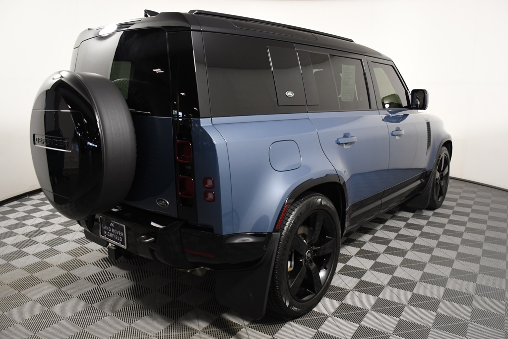 2022 Land Rover Defender 110 X-Dynamic HSE photo 6
