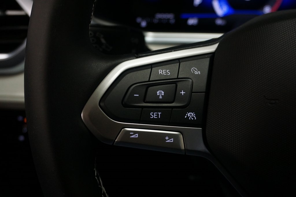 2025 Volkswagen Taos SE photo 22