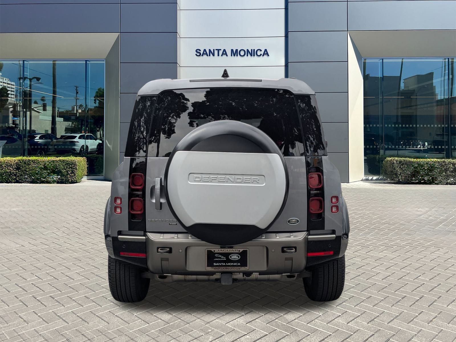 2022 Land Rover Defender X-Dynamic HSE photo 6