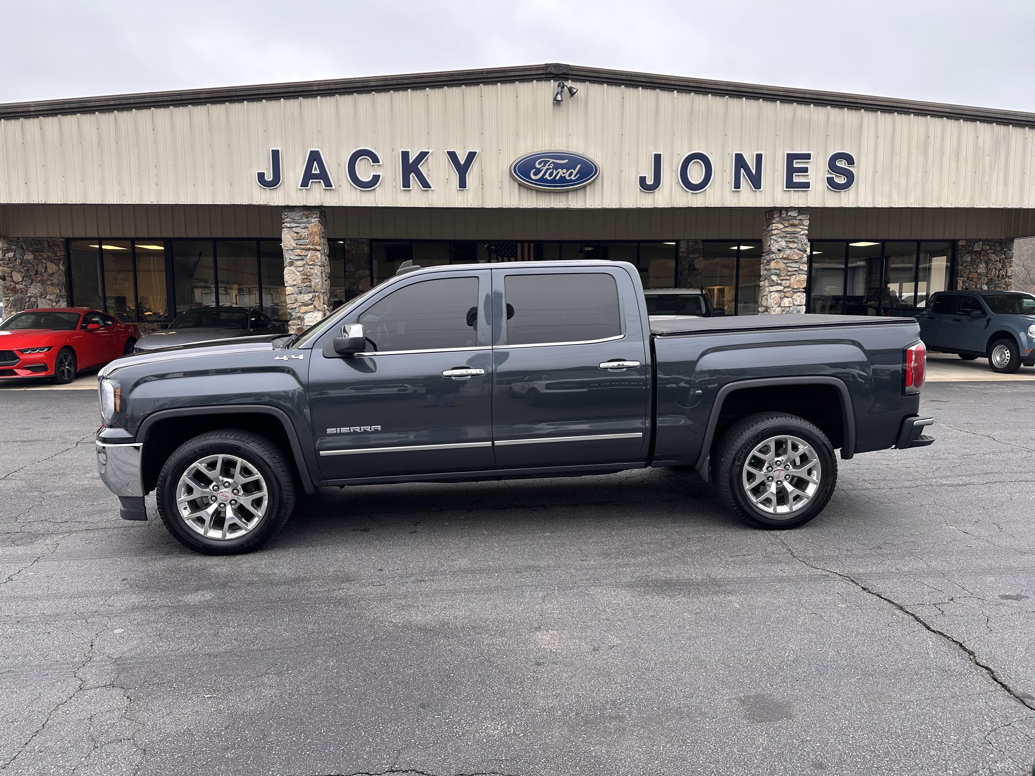 2017 GMC Sierra 1500 SLT's photo