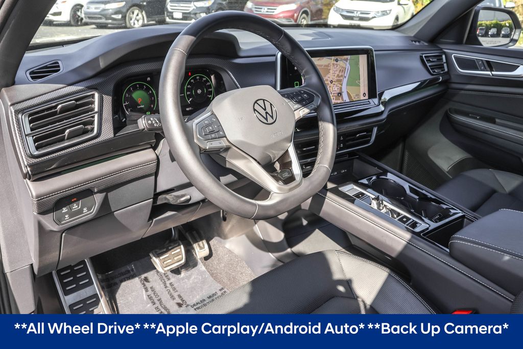 2025 Volkswagen Atlas Cross Sport SEL R-Line photo 3