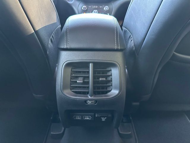 2022 Jeep Cherokee Latitude Lux photo 32