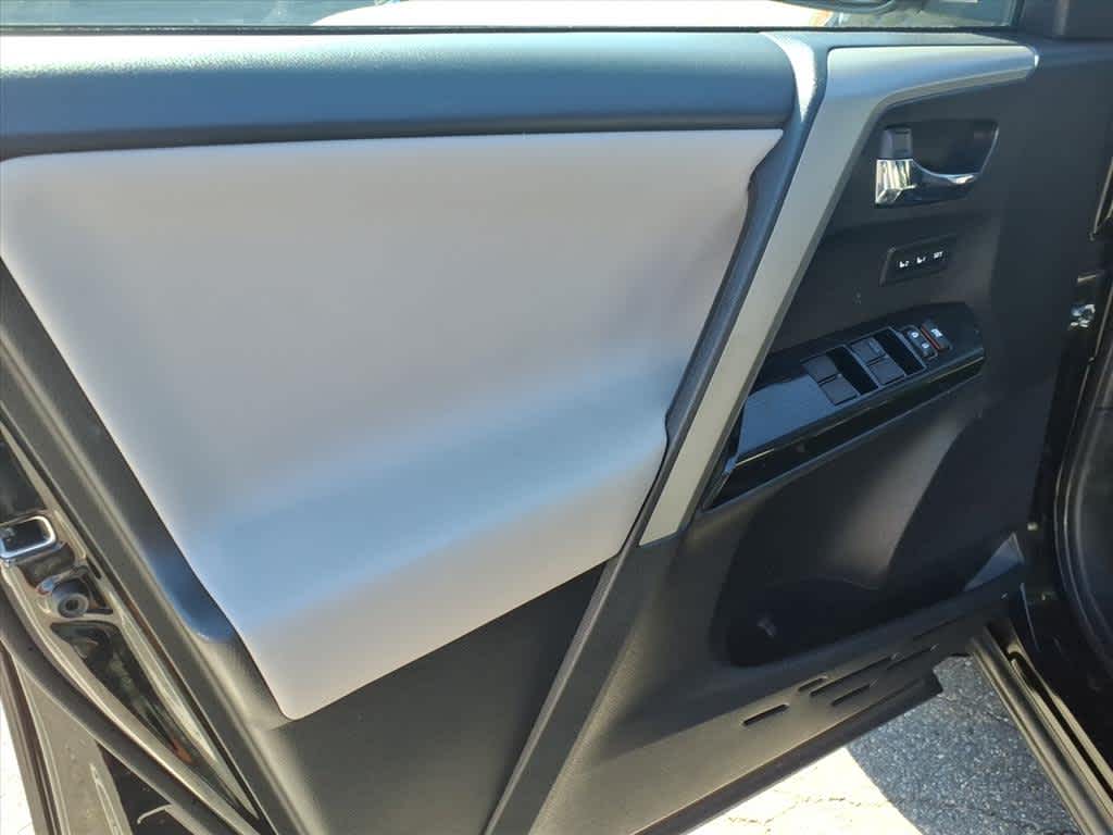 2017 Toyota RAV4 Limited SE Platinum photo 10