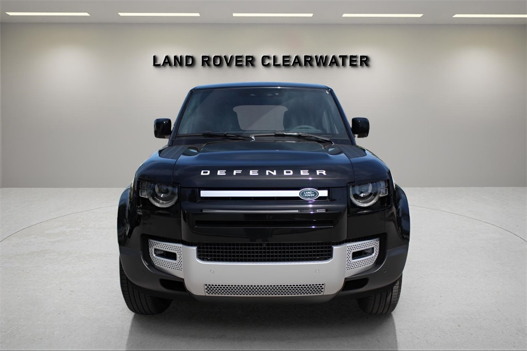 2025 Land Rover Defender 110 S photo 8
